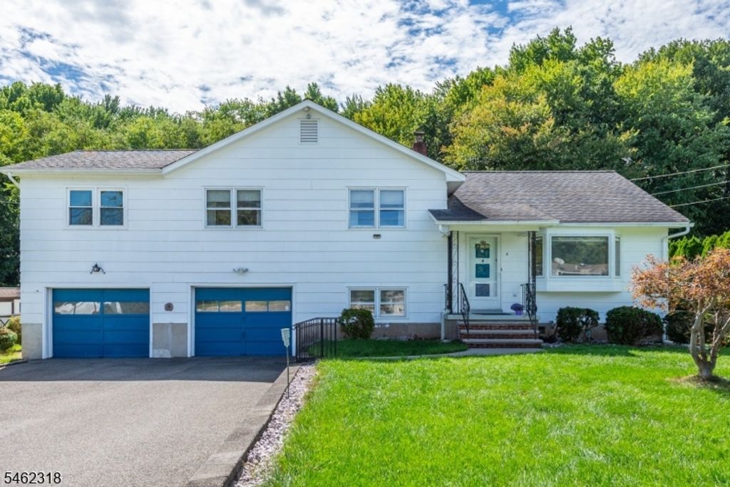 4 Sycamore Pl, Fairfield Twp., NJ 07004 — exterior
