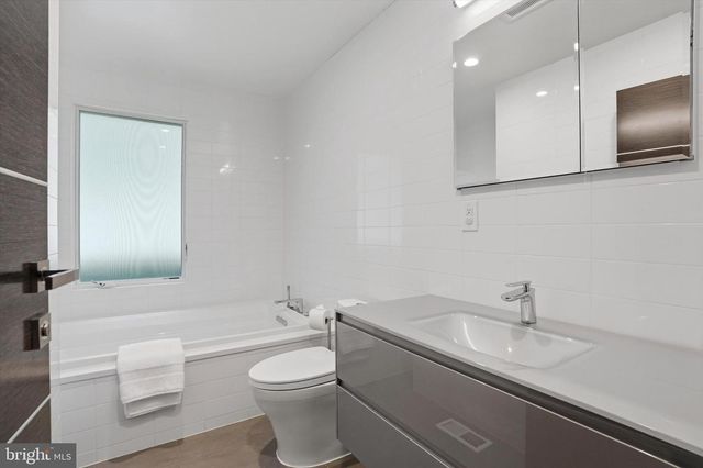 695 KNOX RD, Wayne, PA 19087