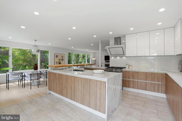695 KNOX RD, Wayne, PA 19087