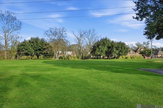 3757 Sessions Dr, Baton Rouge, LA 70816