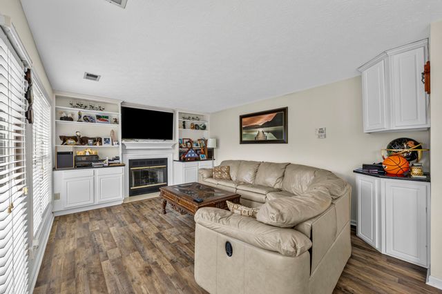 1213 Aldridge Way, Lexington, KY 40515