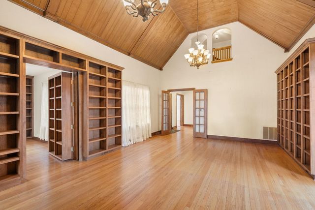 1421 42nd Avenue, Rock Island, IL 61201