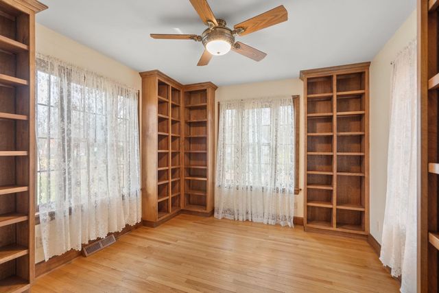 1421 42nd Avenue, Rock Island, IL 61201