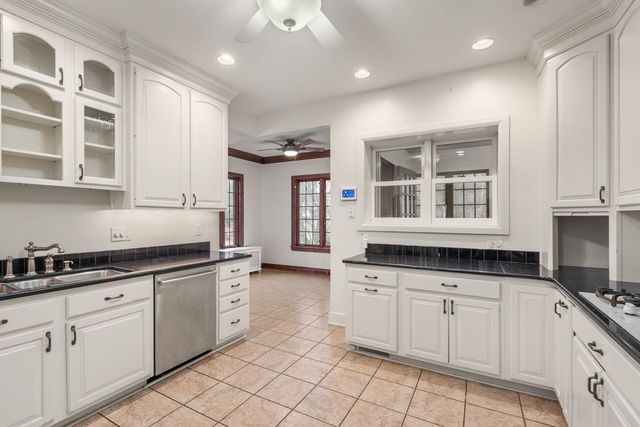 1421 42nd Avenue, Rock Island, IL 61201