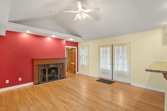 1421 42nd Avenue, Rock Island, IL 61201