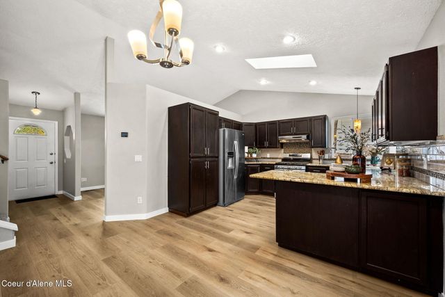 821 W Cheyenne AVE, Hayden, ID 83835