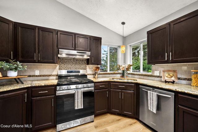 821 W Cheyenne AVE, Hayden, ID 83835