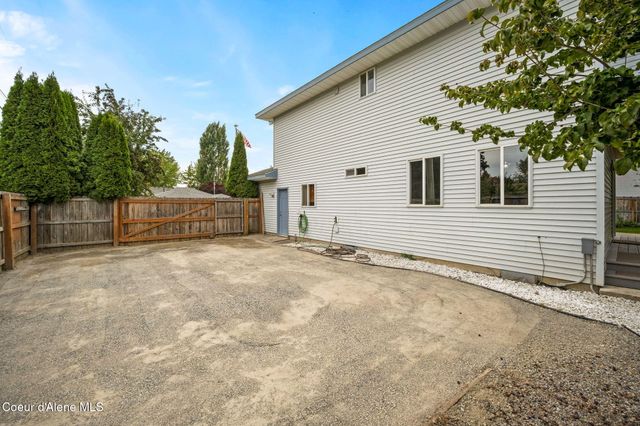821 W Cheyenne AVE, Hayden, ID 83835