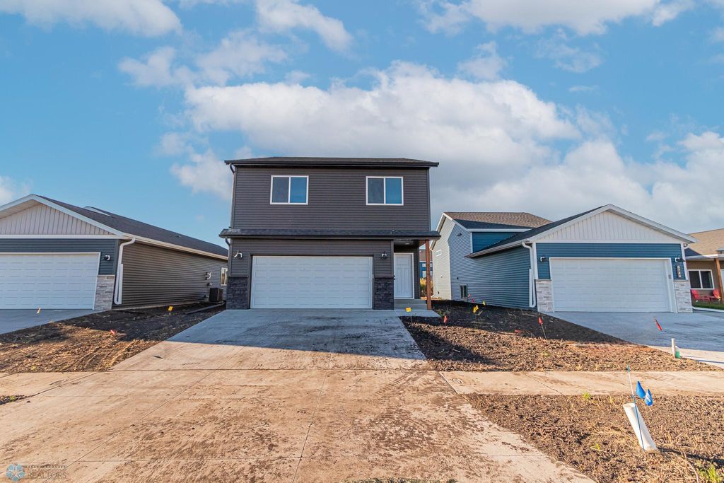 6740 66 Avenue S, Horace, ND 58047