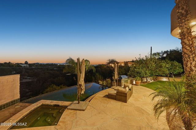 5171 N Hacienda Del Sol Road, Tucson, AZ 85718