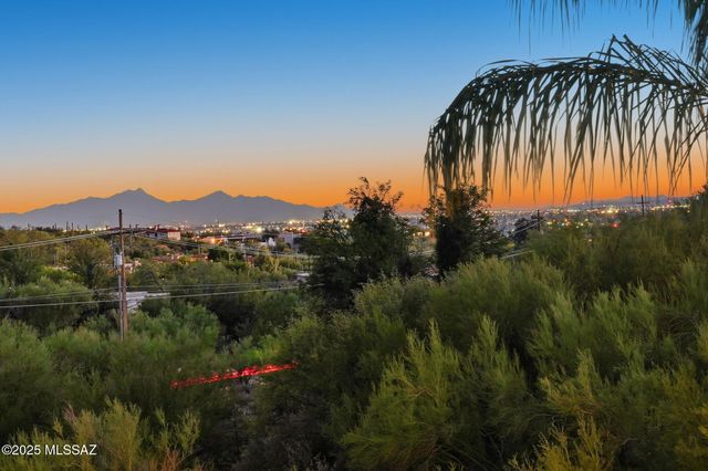 5171 N Hacienda Del Sol Road, Tucson, AZ 85718