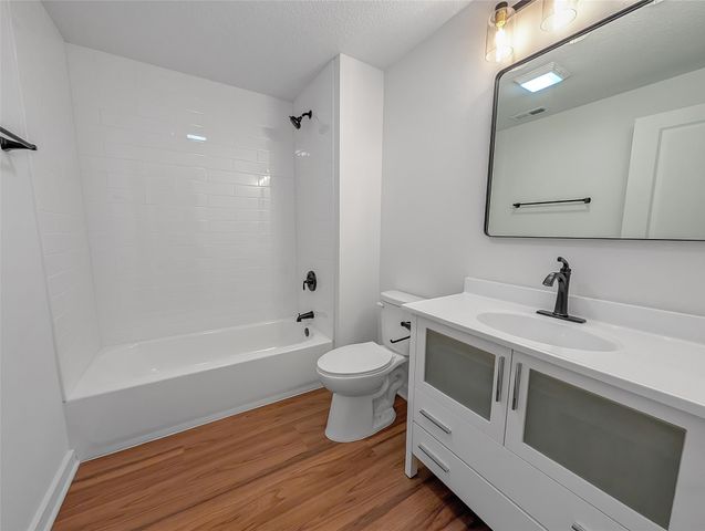 2040 SW Cascade Falls Drive, Ankeny, IA 50023