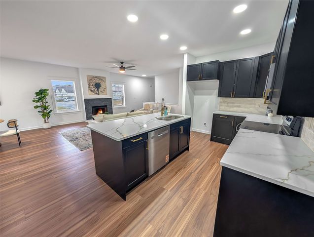 2040 SW Cascade Falls Drive, Ankeny, IA 50023