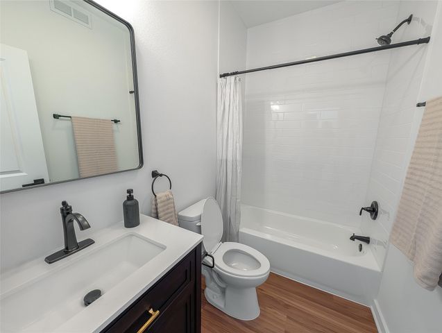 2040 SW Cascade Falls Drive, Ankeny, IA 50023