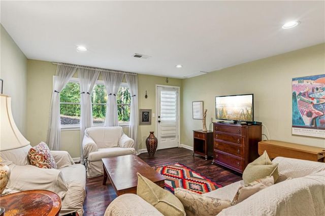 5460 E Idlewood Lane, Atlanta, GA 30327