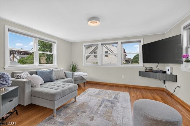 4 Howard Ave, Clifton City, NJ 07013