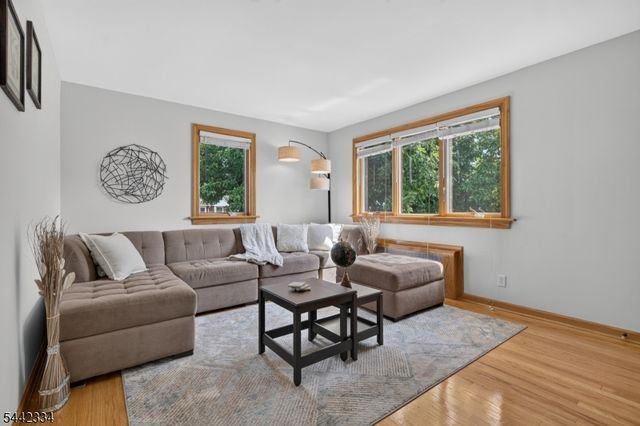 4 Howard Ave, Clifton City, NJ 07013