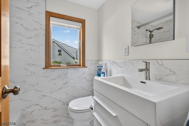 4 Howard Ave, Clifton City, NJ 07013
