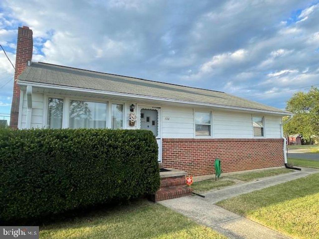 100 WALLACE AVE, Baltimore, MD 21225