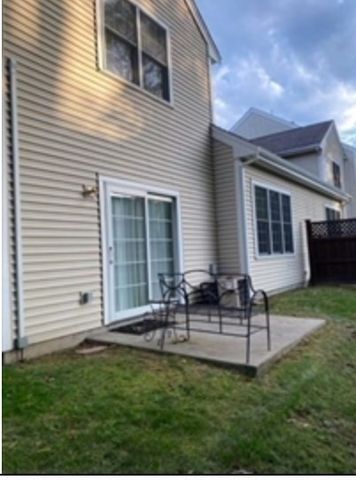66 Evergreen Circle 66, Canton, MA 02021