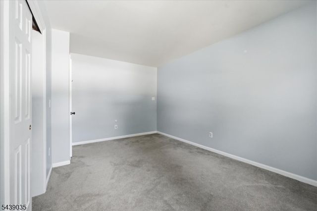 17 Heritage Ln, Hamburg Boro, NJ 07419