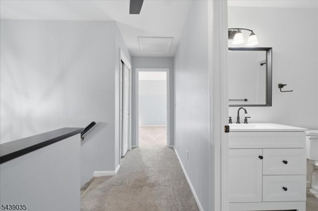 17 Heritage Ln, Hamburg Boro, NJ 07419