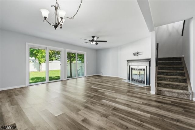 17 Heritage Ln, Hamburg Boro, NJ 07419