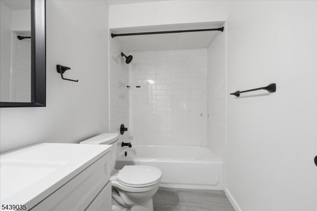 17 Heritage Ln, Hamburg Boro, NJ 07419