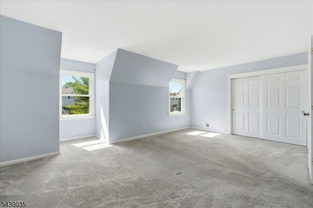 17 Heritage Ln, Hamburg Boro, NJ 07419