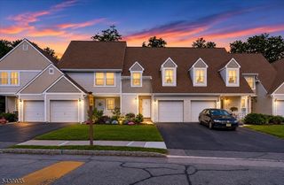 17 Heritage Ln, Hamburg Boro, NJ 07419