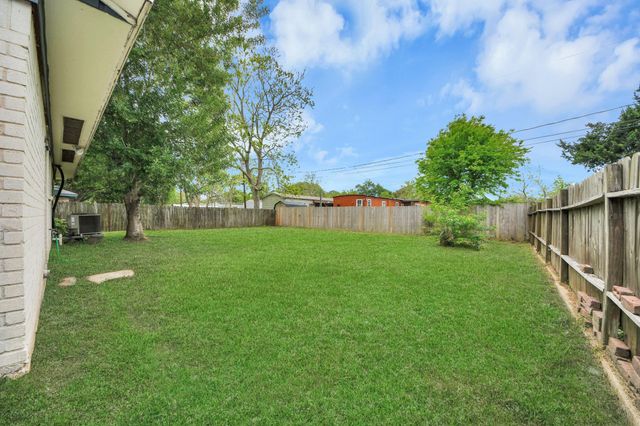 12733 7th Street, Santa Fe, TX 77510