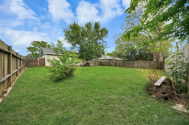 12733 7th Street, Santa Fe, TX 77510