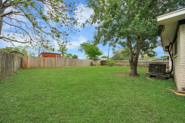 12733 7th Street, Santa Fe, TX 77510