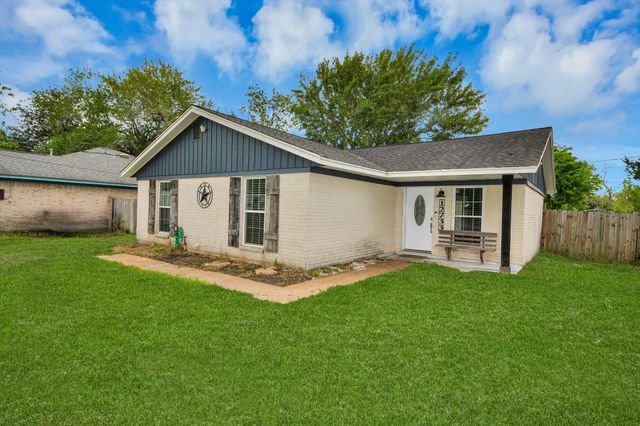 12733 7th Street, Santa Fe, TX 77510