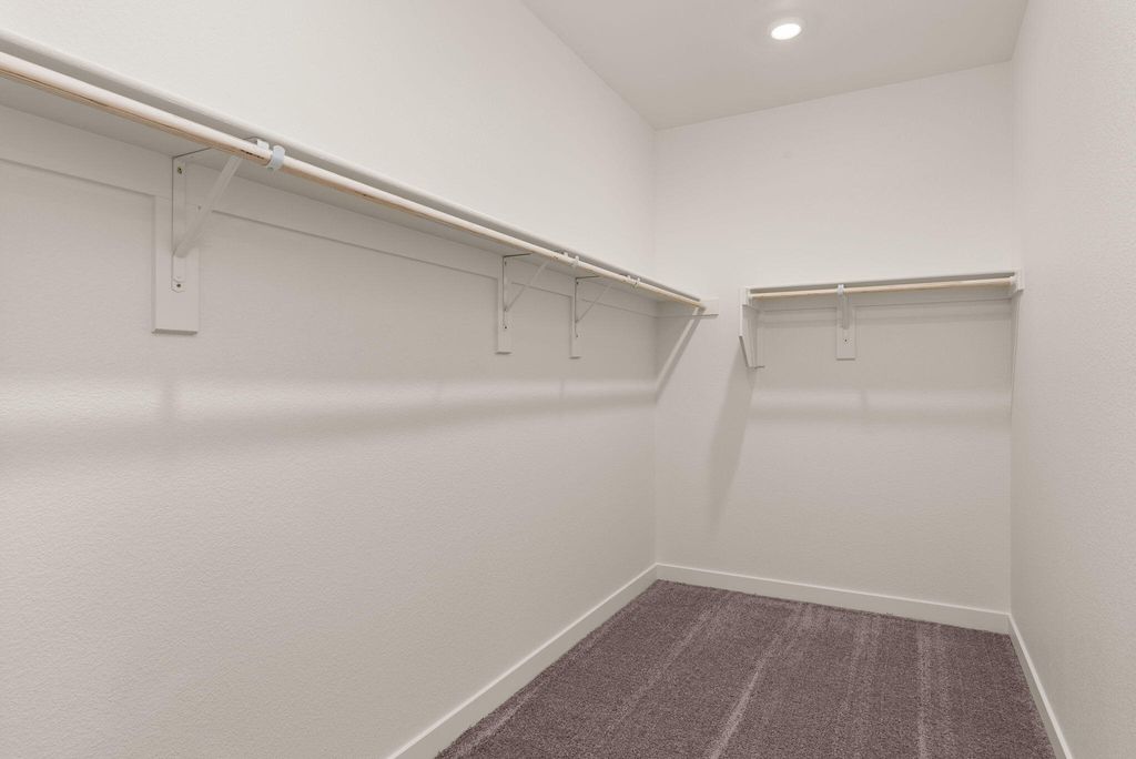 Image 11 of property listing at 865 Calle De Las Rosas, Belen, NM 87002