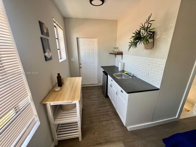 2932 NW 16th Ave 3, Miami, FL 33142