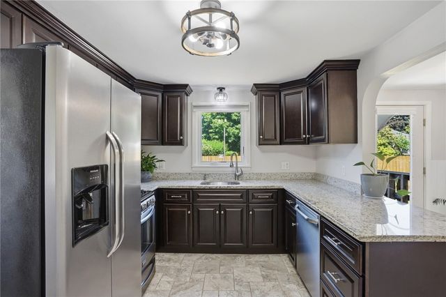 55 Blue Hill Drive, Warwick, RI 02886