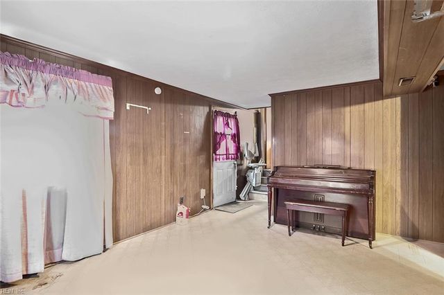706 S Fallon CT, Hampton, VA 23661