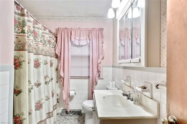 706 S Fallon CT, Hampton, VA 23661