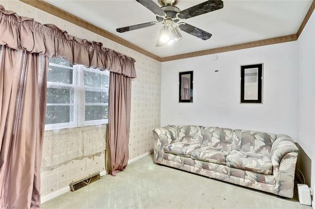 706 S Fallon CT, Hampton, VA 23661
