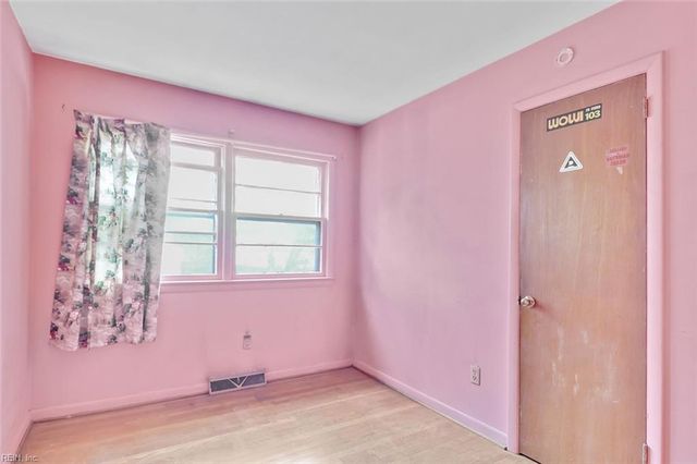 706 S Fallon CT, Hampton, VA 23661