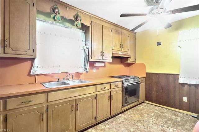 706 S Fallon CT, Hampton, VA 23661