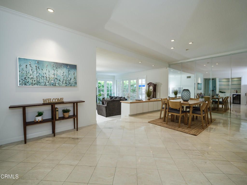 1260 S Beverly Glen Boulevard 104, Los Angeles, CA 90024 — exterior