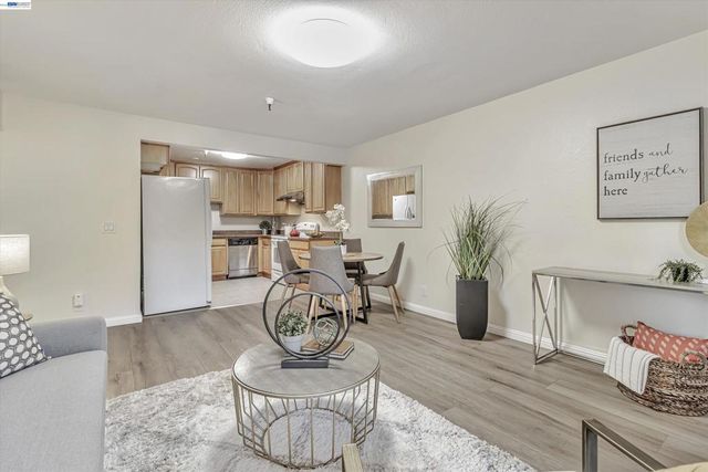 1775 Panda Way 103, Hayward, CA 94541