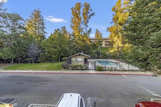 1775 Panda Way 103, Hayward, CA 94541