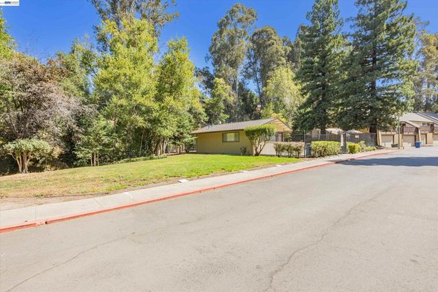 1775 Panda Way 103, Hayward, CA 94541