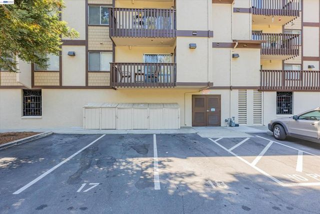 1775 Panda Way 103, Hayward, CA 94541