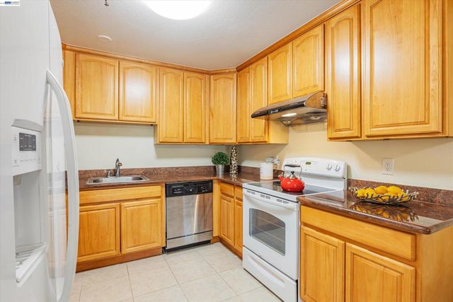 1775 Panda Way 103, Hayward, CA 94541