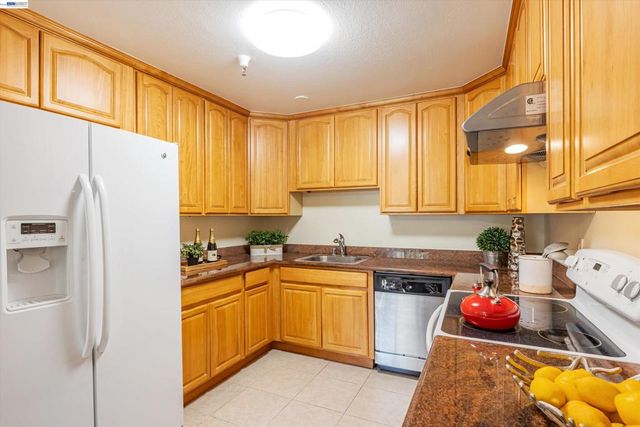 1775 Panda Way 103, Hayward, CA 94541