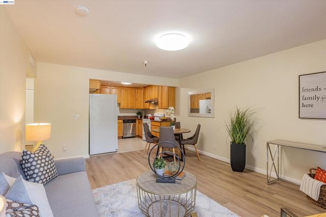 1775 Panda Way 103, Hayward, CA 94541
